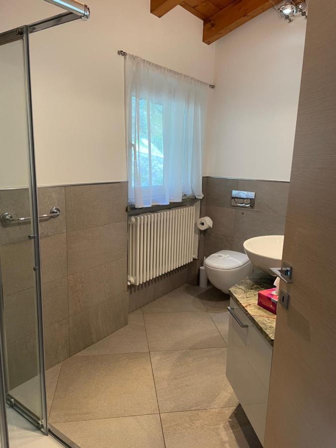 Casa Delle Olive 1 Lägenhet Oliveto Lario Exteriör bild