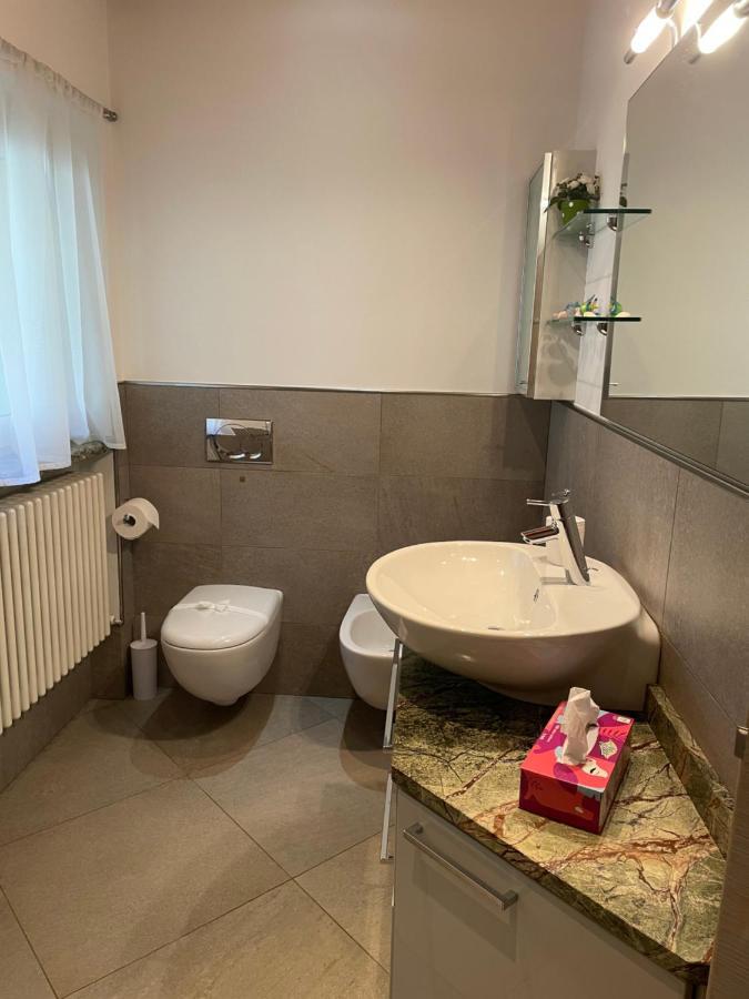 Casa Delle Olive 1 Lägenhet Oliveto Lario Exteriör bild